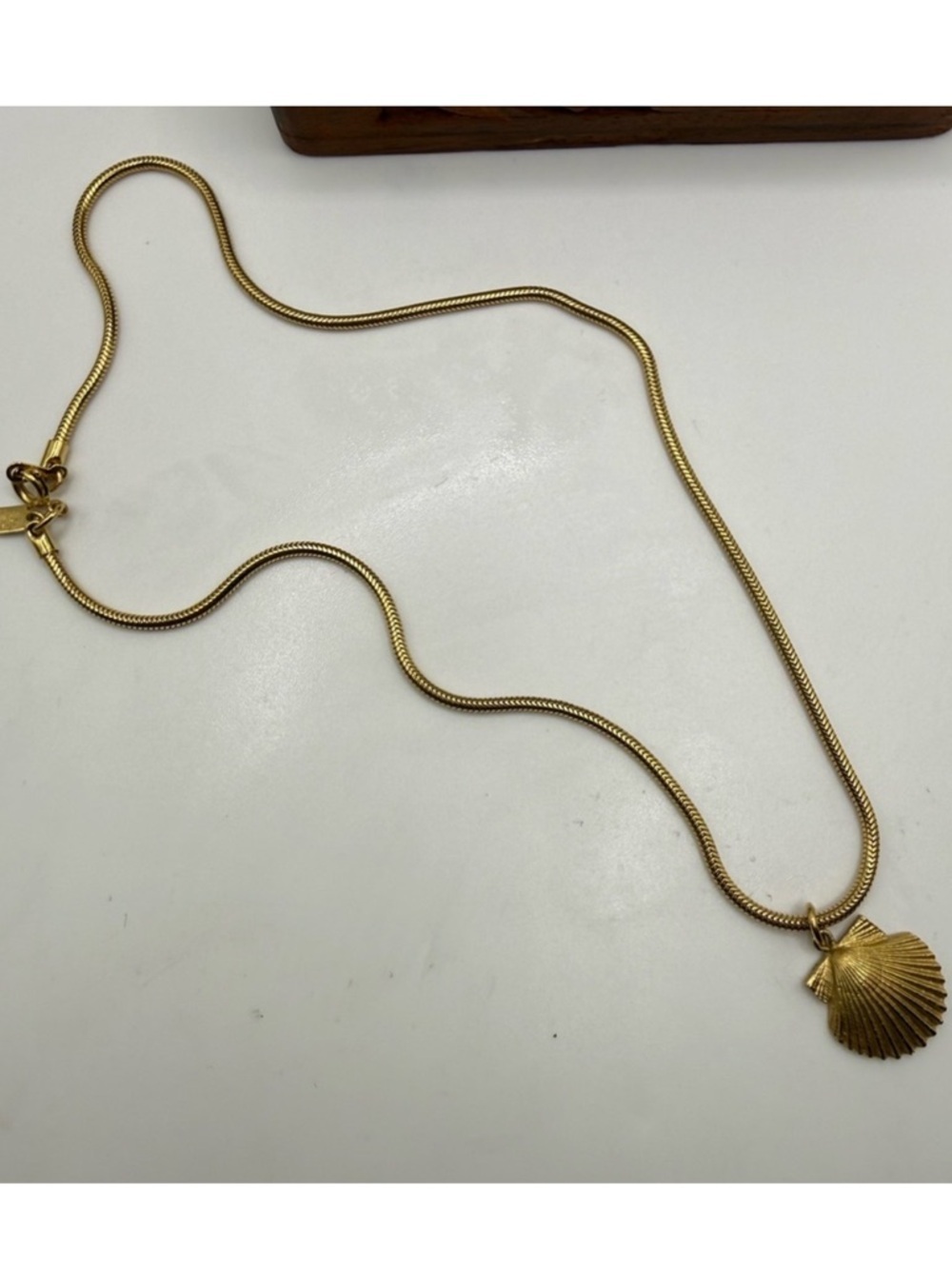 Vintage Hallmark Gold Shell Necklace 14”